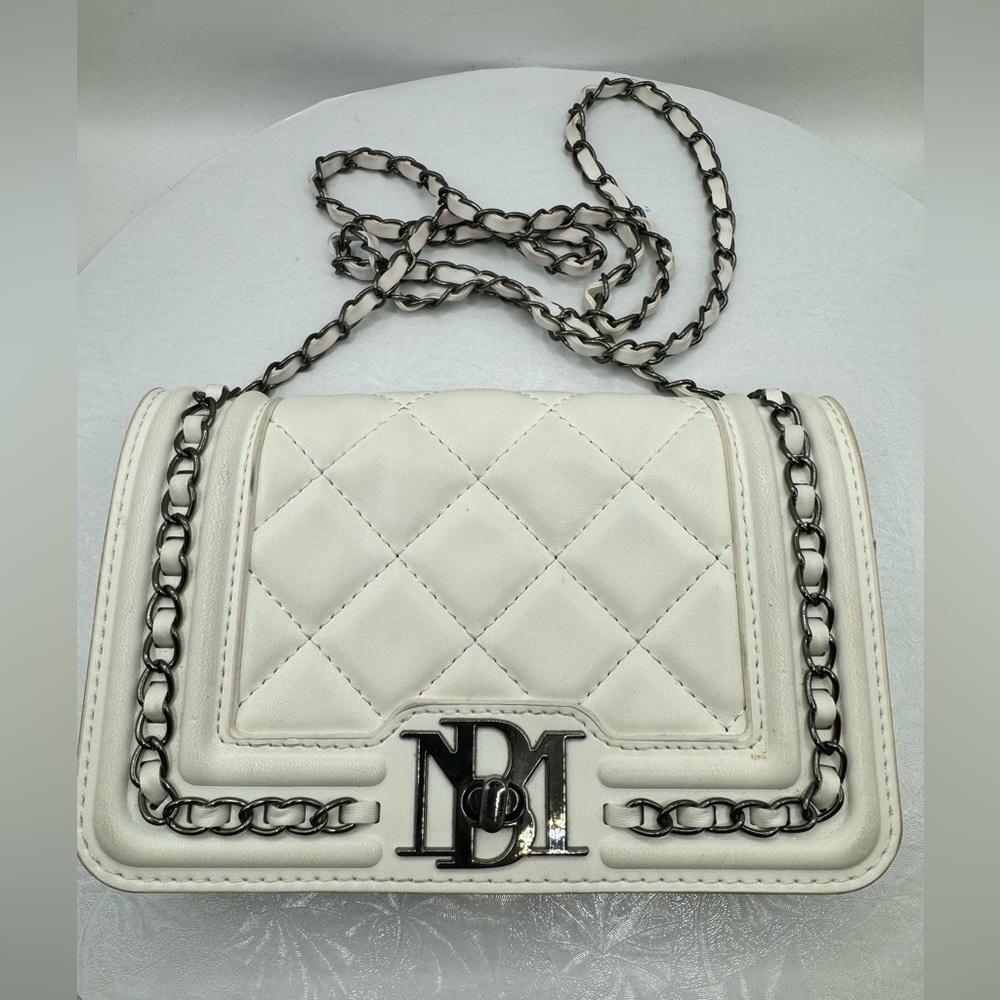 GUC Badgley Mischka White Faux Leather with Gunmetal Hardware Crossbody‎ Bag